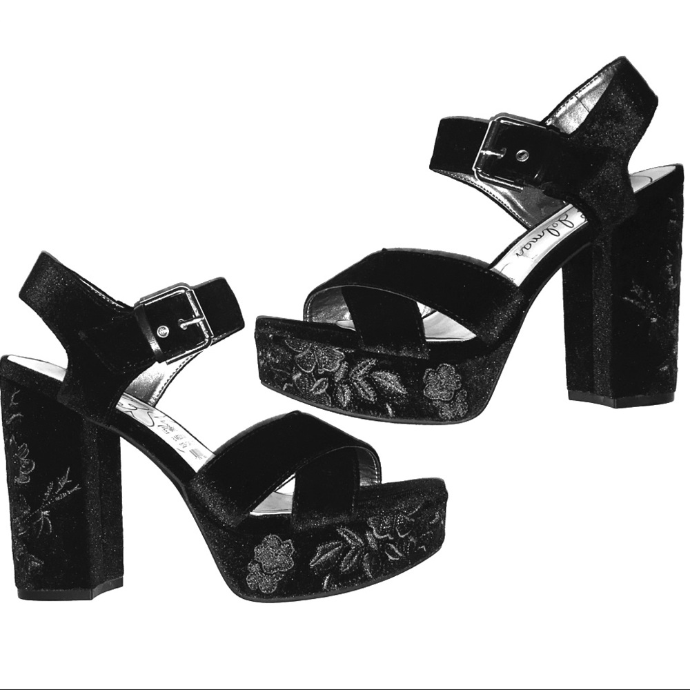 LE MARCY in black.
